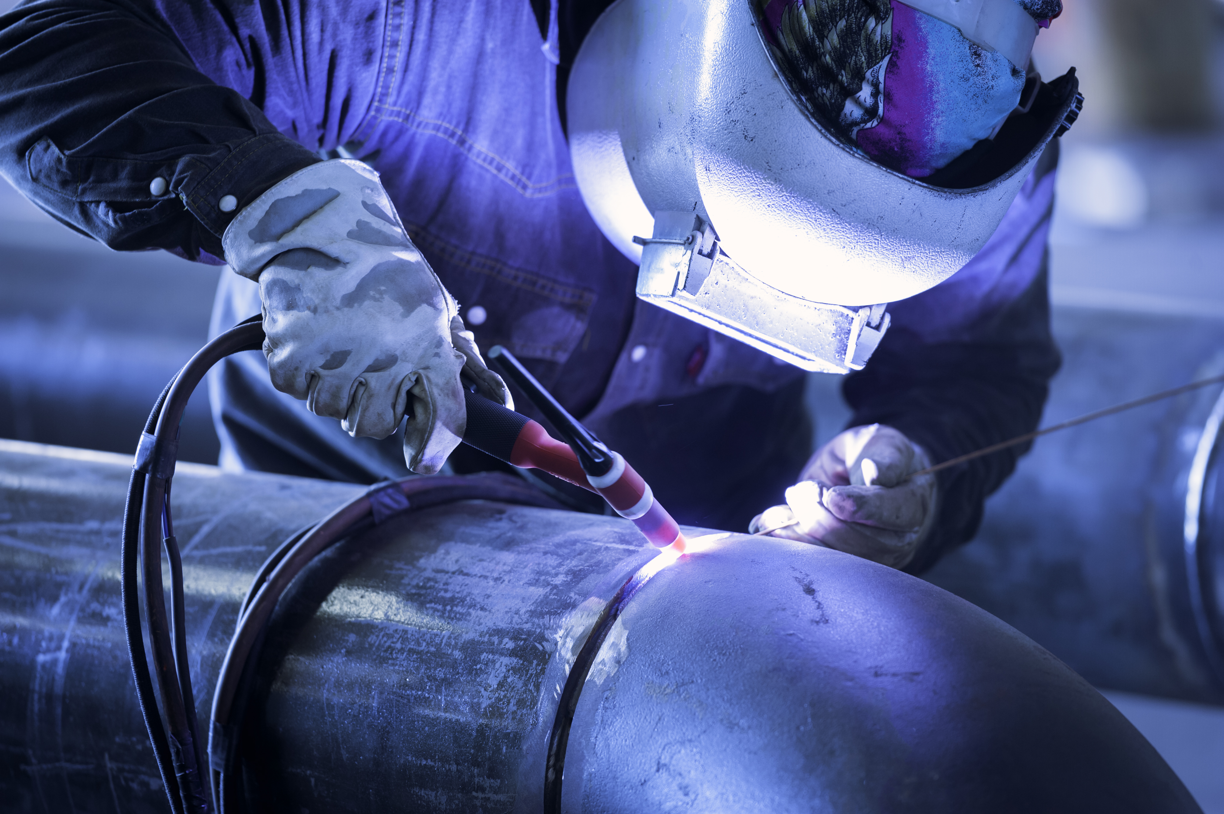 Travailleurs sur chantier de construction